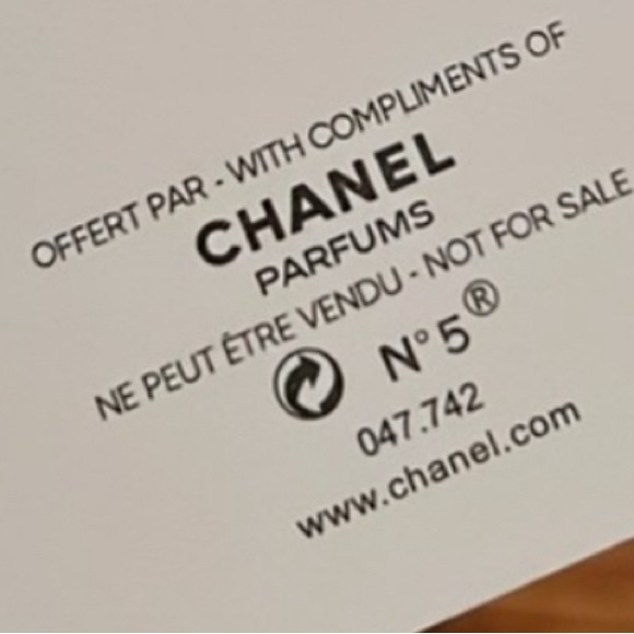 Chanel No 5 Gold Perfume Bottle Limited Edition Ornament - Picture 5 of 5